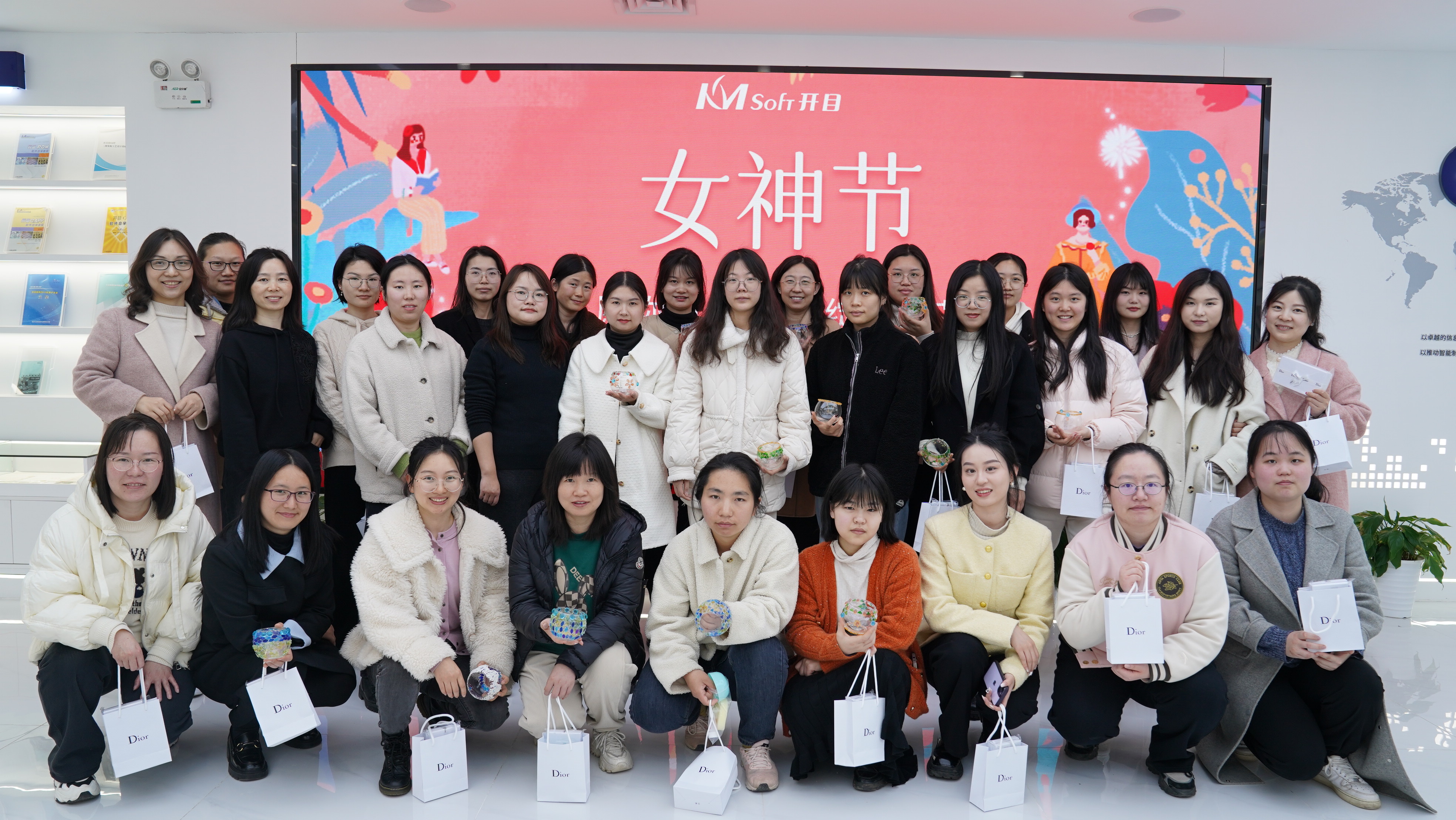 3·8特輯丨致開目女神，熱辣滾燙，綻放光芒