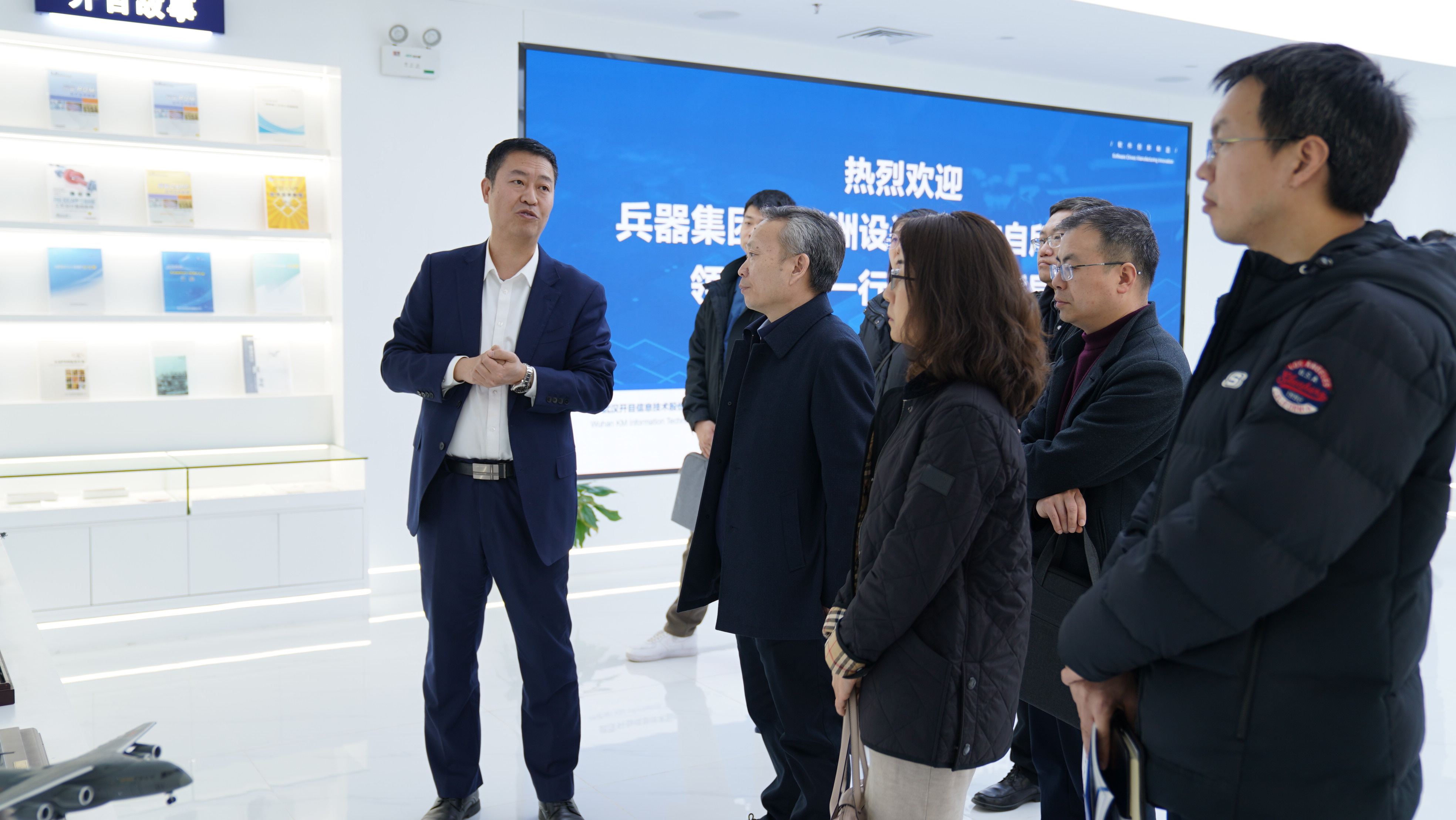 中國兵器集團(tuán) &中科院沈自所 & 華科大等領(lǐng)導(dǎo)一行蒞臨開目公司考察交流