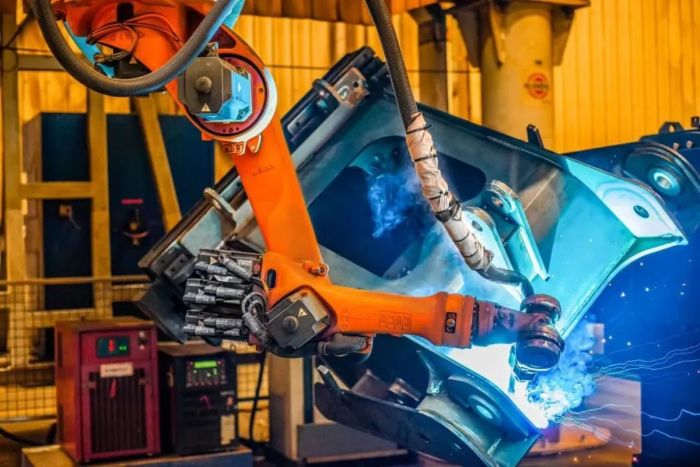 徐工集團(tuán)：大國重器插上“智慧雙翼”